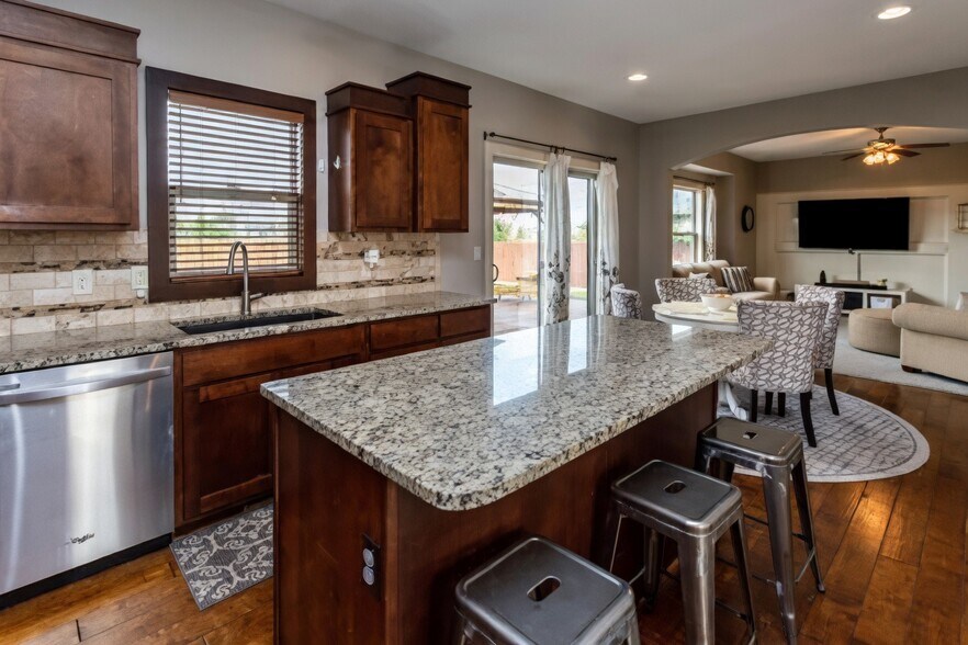 Building Photo - 239 S 87th St