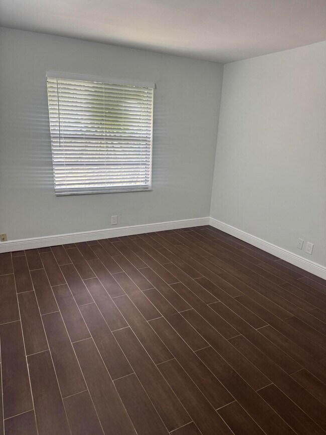 Building Photo - 4871 Arjaro Dr