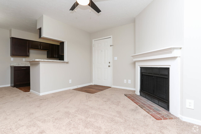 04 1BR, 1BA - 606 SF - The Dogwood - Living Room - River Oak Apartments