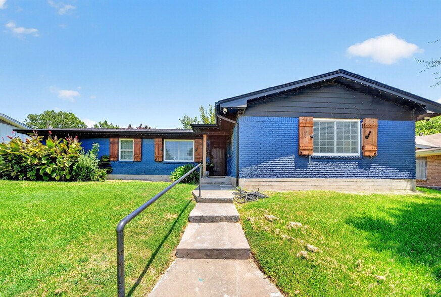 Building Photo - 505 Whittle Way