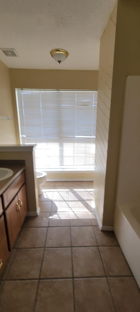 Building Photo - 3/2 Double Car Garage