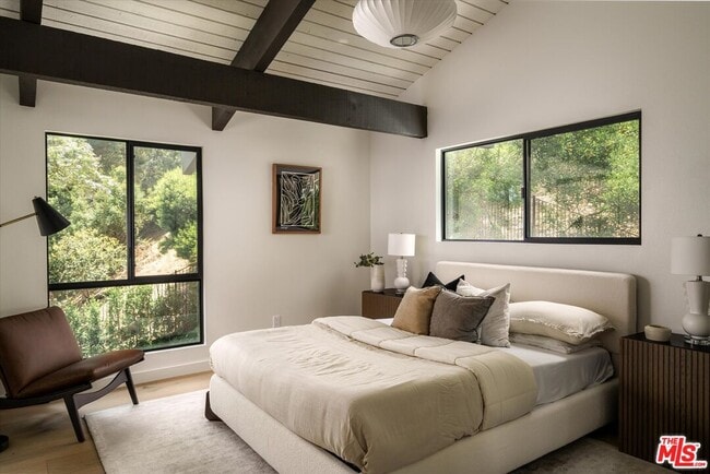 Building Photo - 2313 Banyan Dr