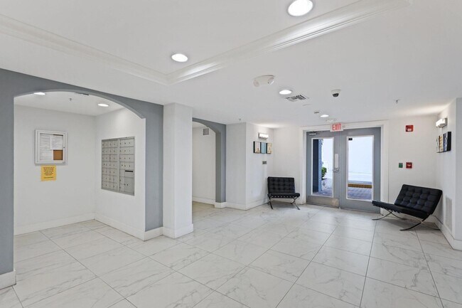 Building Photo - 250 NE 3rd Ave