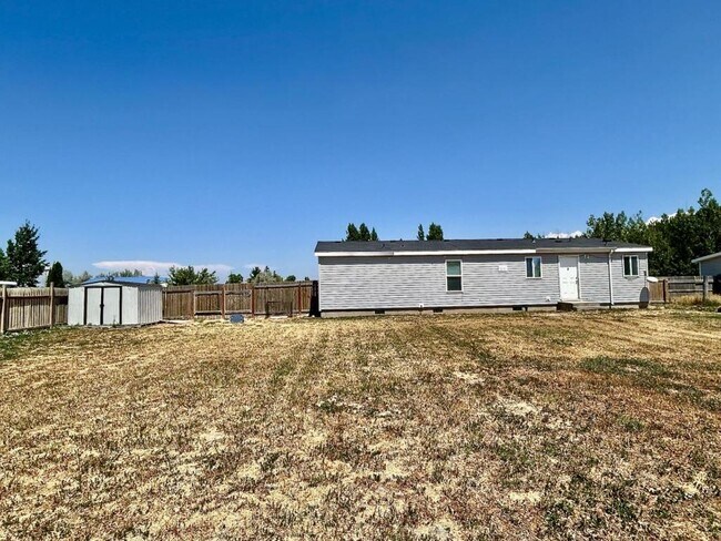 Building Photo - 3942 E 185 N
