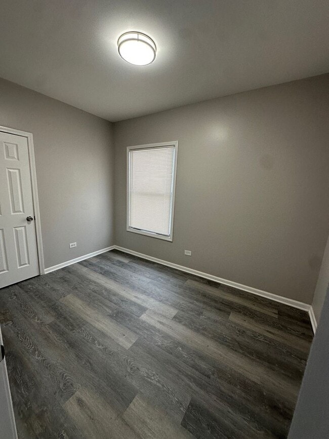 Building Photo - Welcome Home! ***Mobility Area***