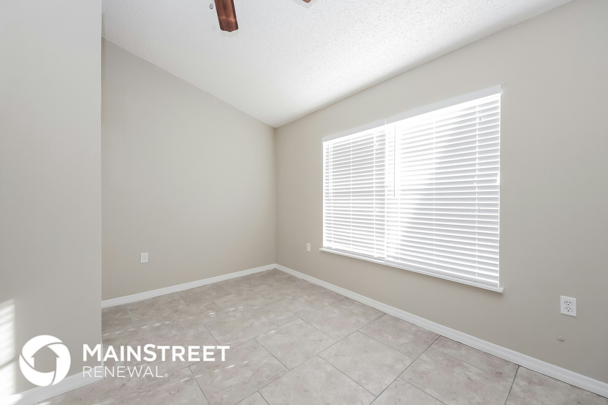 Building Photo - 945 Delano Ct