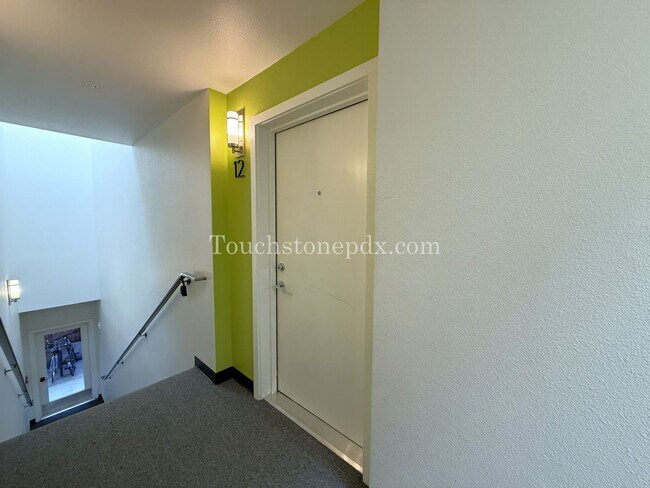 Building Photo - Modern 2 Bedroom, 1.5 Bathroom Apartment with Island Kitchen, Northeast Portland