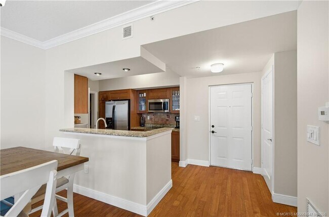 Building Photo - 975 NW Flagler Ave