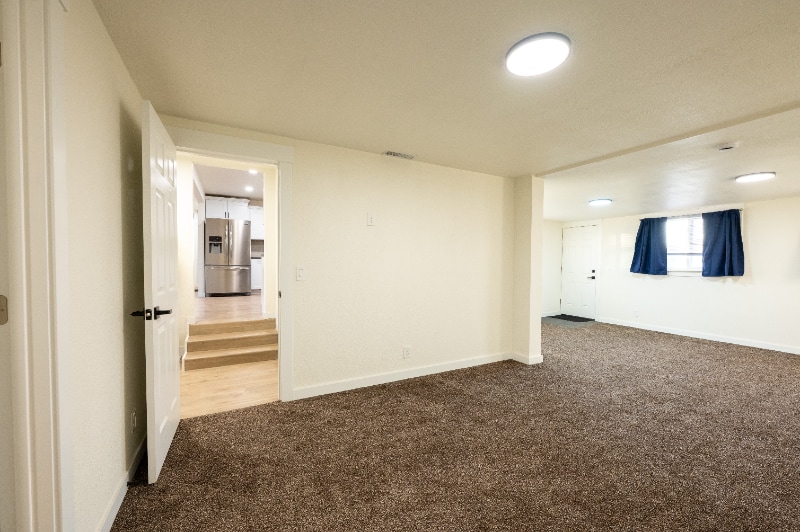 Building Photo - 945 N 7th E St