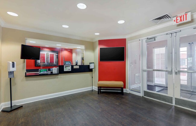 Building Photo - Furnished Studio-Greensboro - Airport