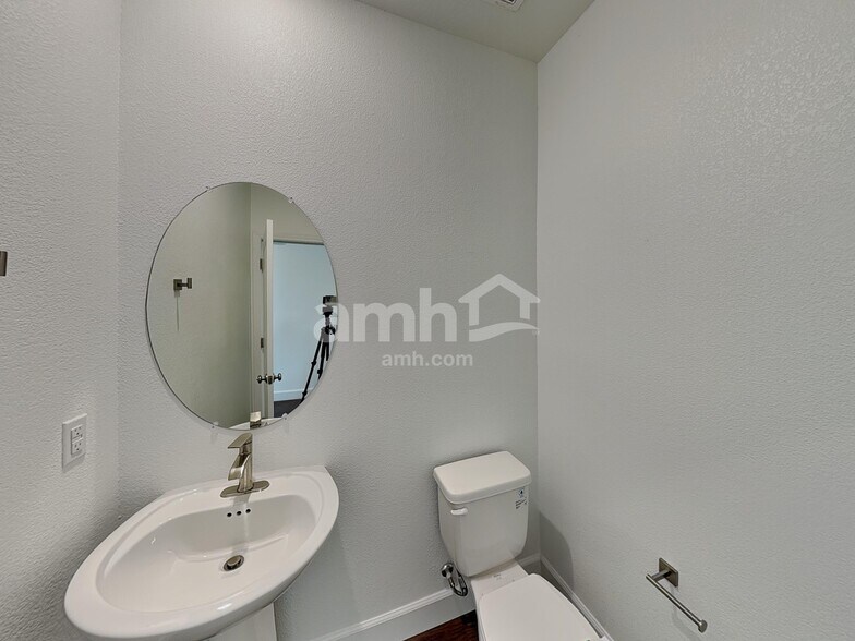 Building Photo - 9140 Taft Point Ct