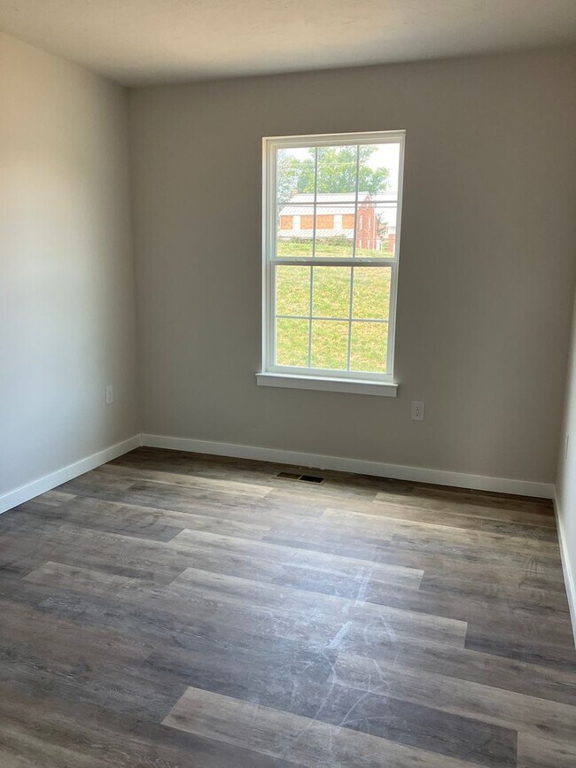 Building Photo - NEW 3 bed/2.5 bath townhome rentals in SPRING GROVE SCHOOL DISTRICT - LEASING SPECIALS