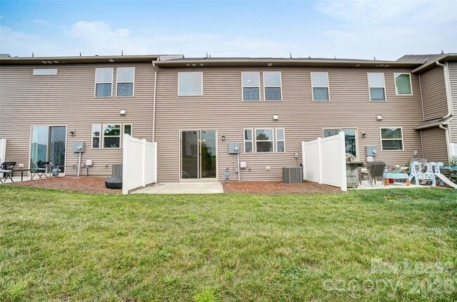 Building Photo - 5822 Clan MacLaine Dr