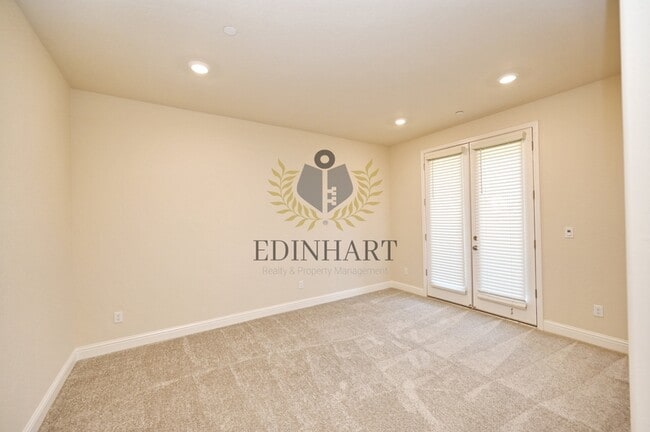 Building Photo - 645 Blue Oak Lane W