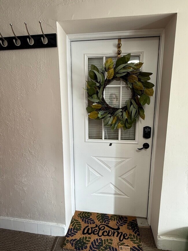 Building Photo - 6010 W Seminole St