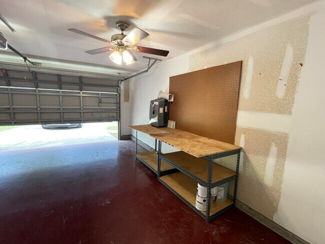 Building Photo - 1228 Ego Dr