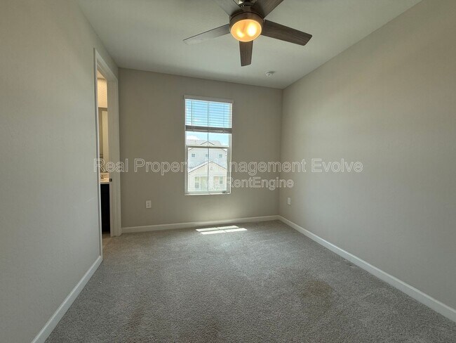 Building Photo - 5118 E Anderson Dr