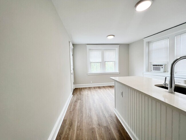 Building Photo - 193-197 E Lancaster Ave