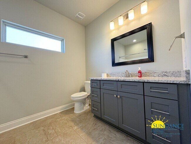 Building Photo - Exquisite 4 Bedroom Home in Navarre Near Beaches & Amenities!
