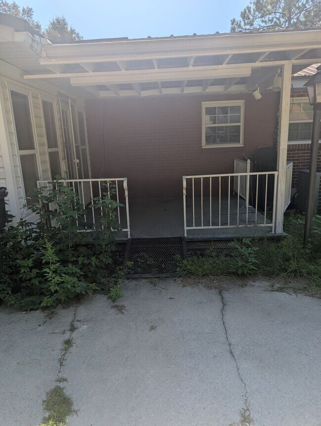 Building Photo - 1641 Rayonier Rd