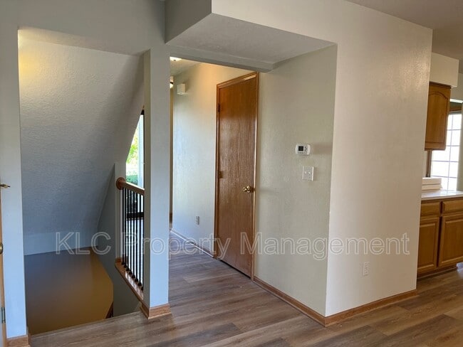 Building Photo - 15104 Hawthorn Dr