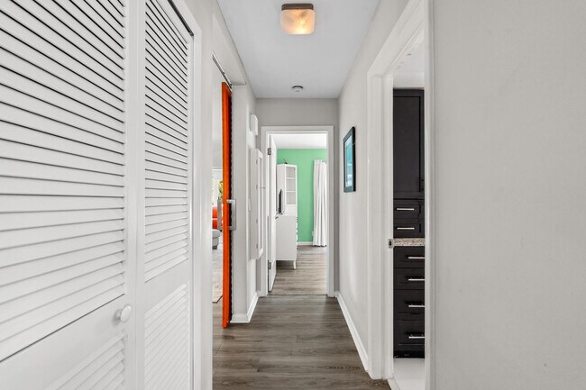 Building Photo - 113 Park Ln E