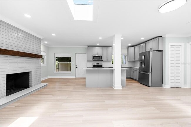 Building Photo - 4811 Juanita Way S