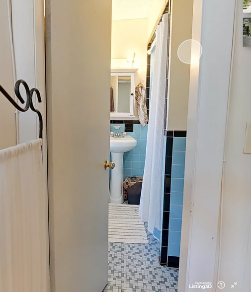 Building Photo - 1061 Beacon St