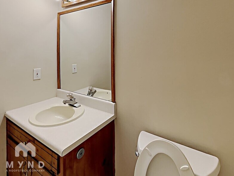 Building Photo - 3255 Sharon Ln