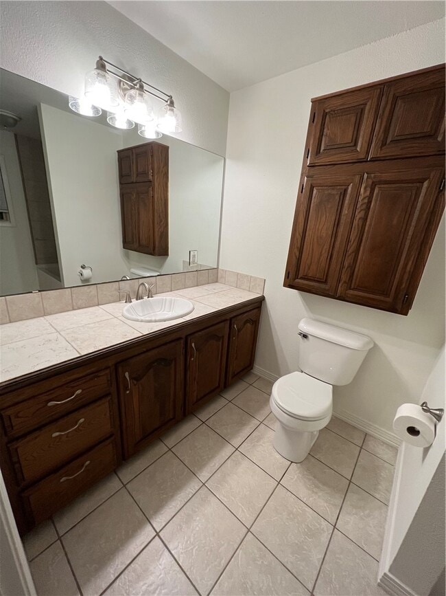 Building Photo - 1607 Mayflower Rd