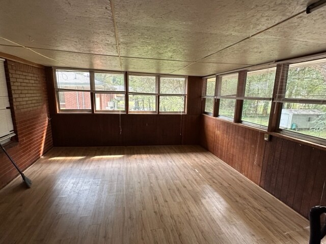 Building Photo - 4545 Hendrix Dr