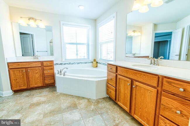 Building Photo - 315 Quarry Point Rd