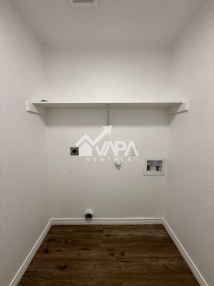 Building Photo - 9159 Everton