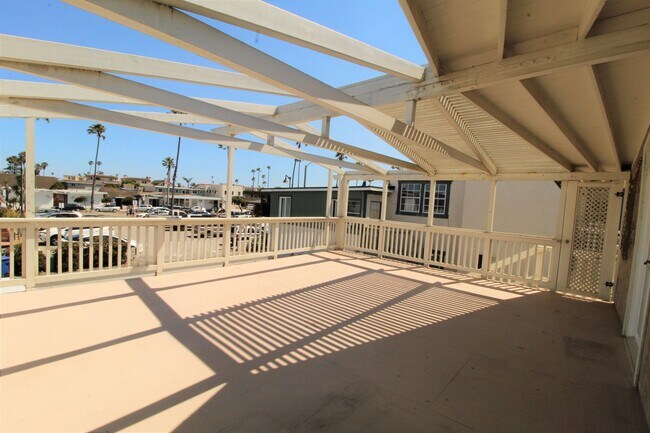 Building Photo - 1063-1065 Montauk