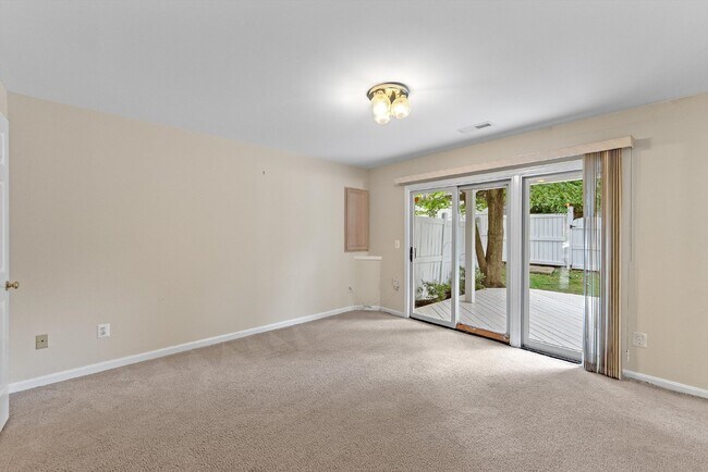 Building Photo - This move-in ready, professionally cleaned 3-bedroom, 3.5-bathroom townhouse in Reston Town Cente...