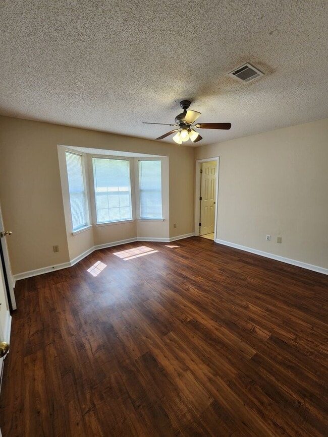 Building Photo - 906 Rice Ct