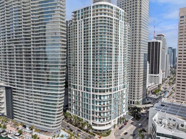 Building Photo - 300 S Biscayne Blvd