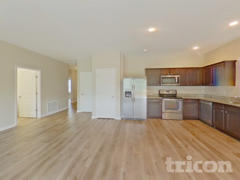 Building Photo - 16517 Cherry Landing Dr