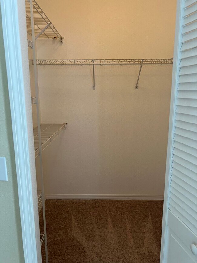 Building Photo - Maitland Area 2/2 Condo with Water View
