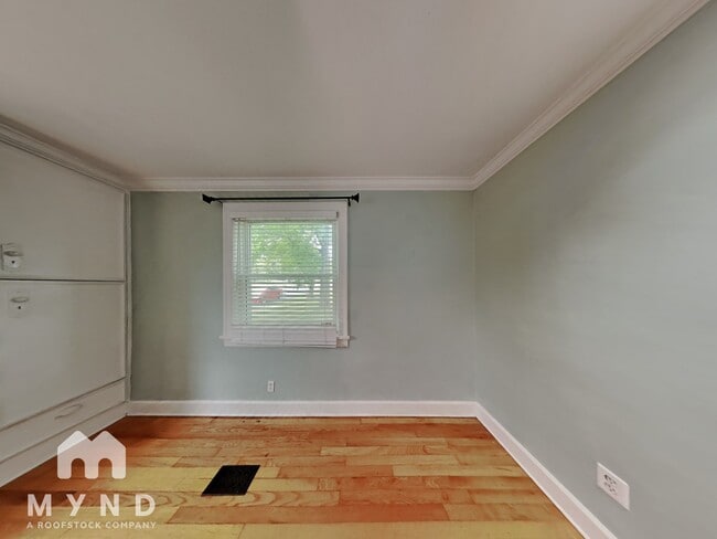 Building Photo - 2206 Eastland Ave