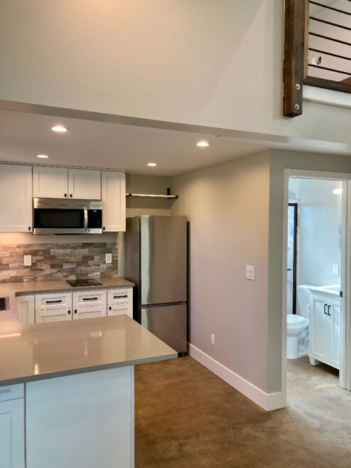 Building Photo - 2216 1/2 Motta St