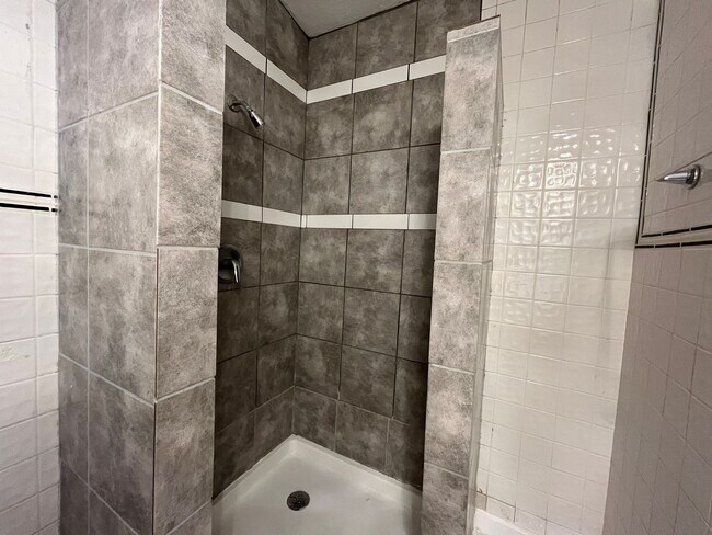 Building Photo - 3309 Mahan Dr