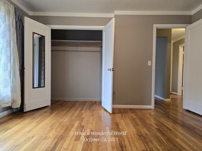 Building Photo - 583 Delmar Dr N