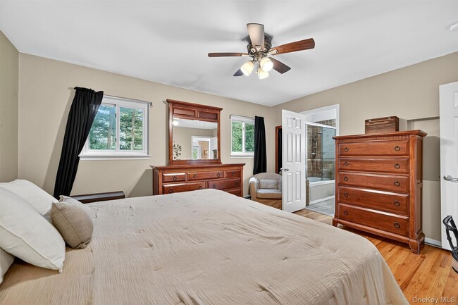 Building Photo - 731 Manette Ln
