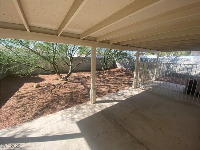 Building Photo - 8436 Palmada Dr