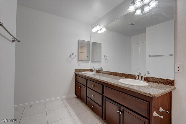 Building Photo - 242 Water Bridge Ct