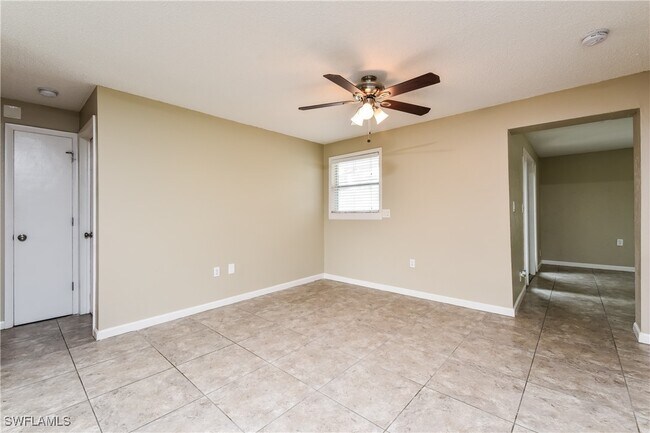 Building Photo - 4856 Deleon St