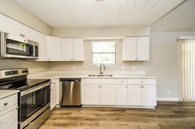 Building Photo - 8219 Crosswind Rd