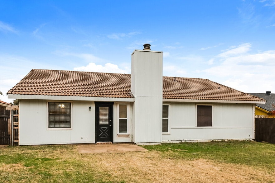 Building Photo - 7320 Ridge Rd W