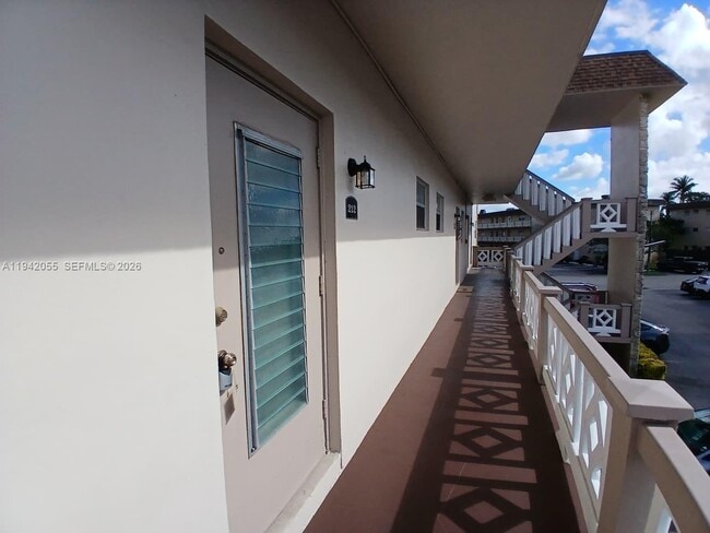 Building Photo - 5181 W Oakland Park Blvd